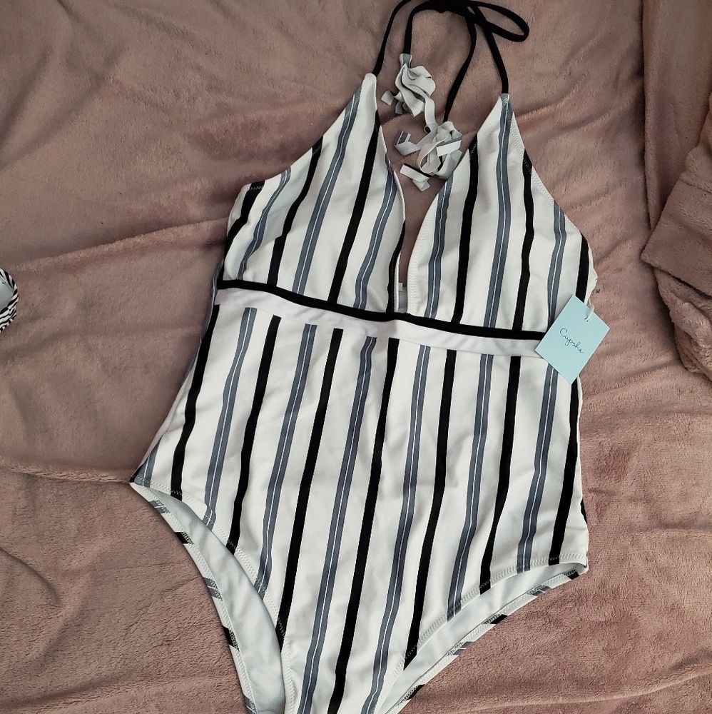 Cupshe one piece bathing suit